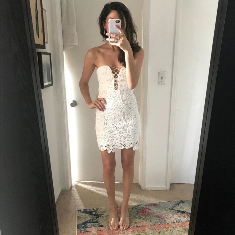 superdown Lillian White Lace Strapless Dress
